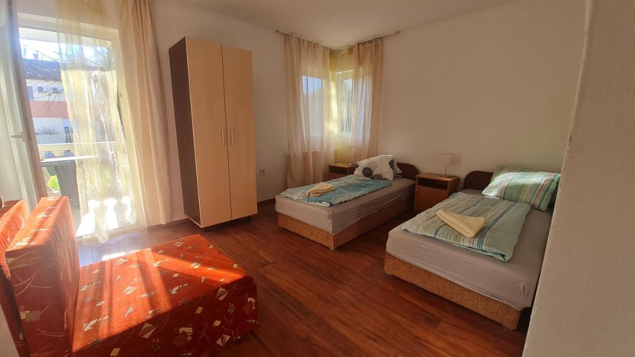 Yellow Sun 2 Apartman Siófok Esterno foto